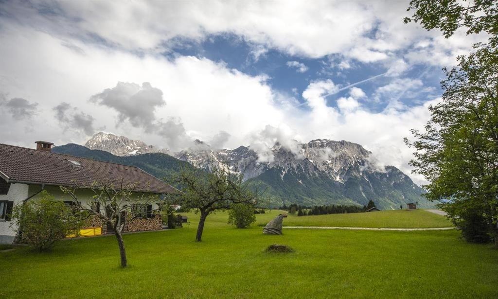 Zum Bergbauer Apartment Mittenwald Bagian luar foto
