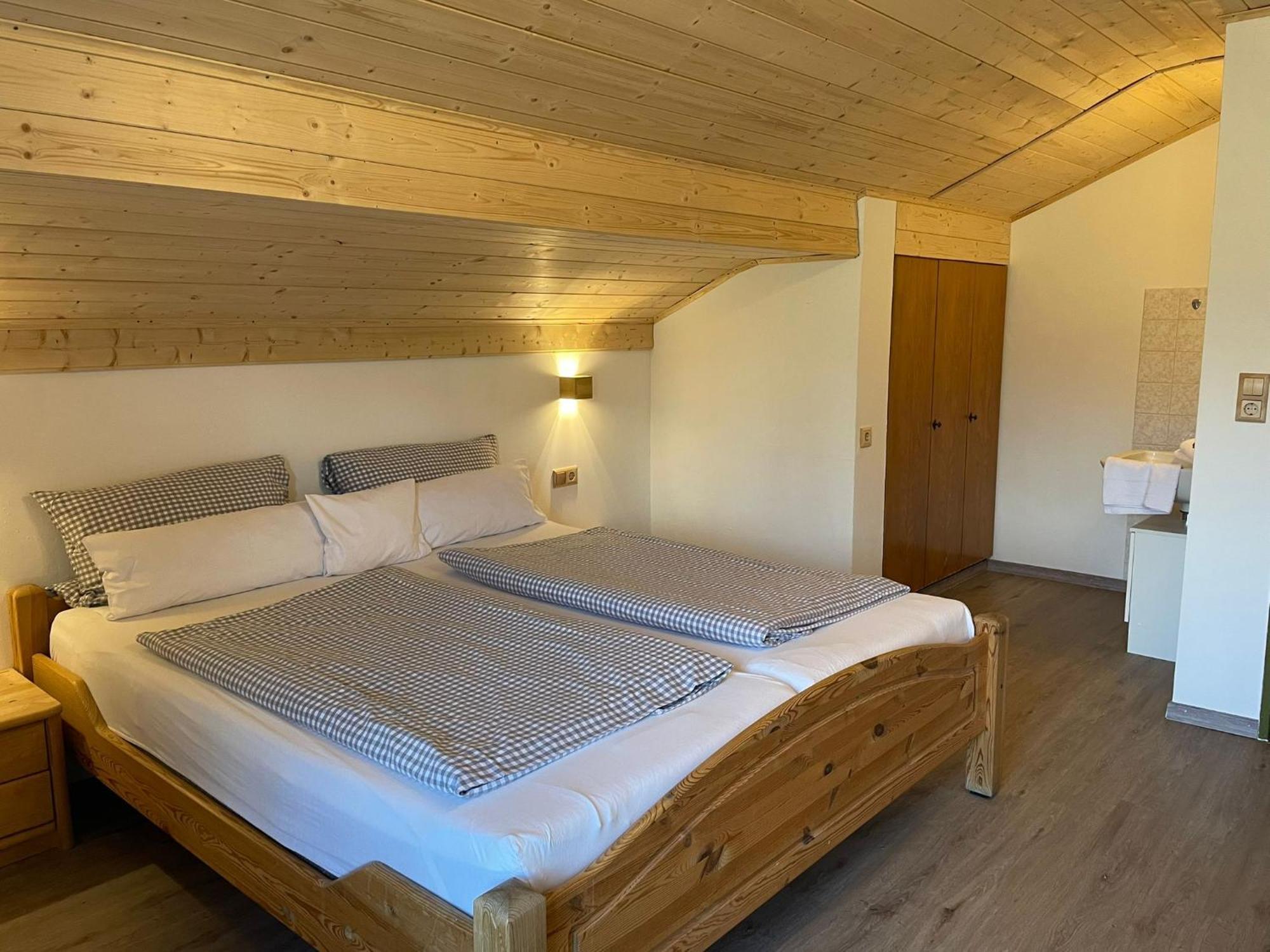 Zum Bergbauer Apartment Mittenwald Bagian luar foto