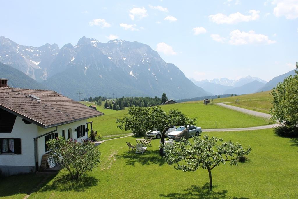 Zum Bergbauer Apartment Mittenwald Bagian luar foto