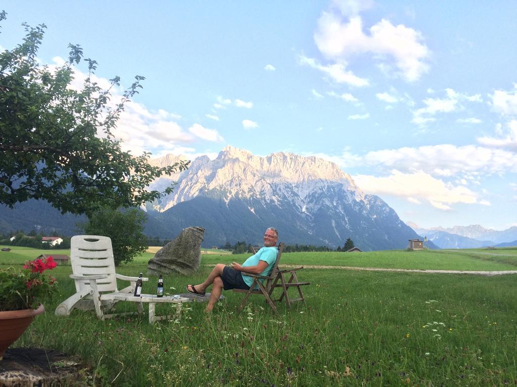 Zum Bergbauer Apartment Mittenwald Bagian luar foto